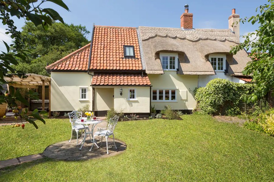 Romantic luxury hot tub breaks Suffolk